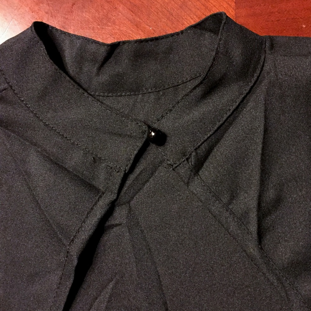 💫Restocked💫Open Back Blouse - Picture 5 of 8